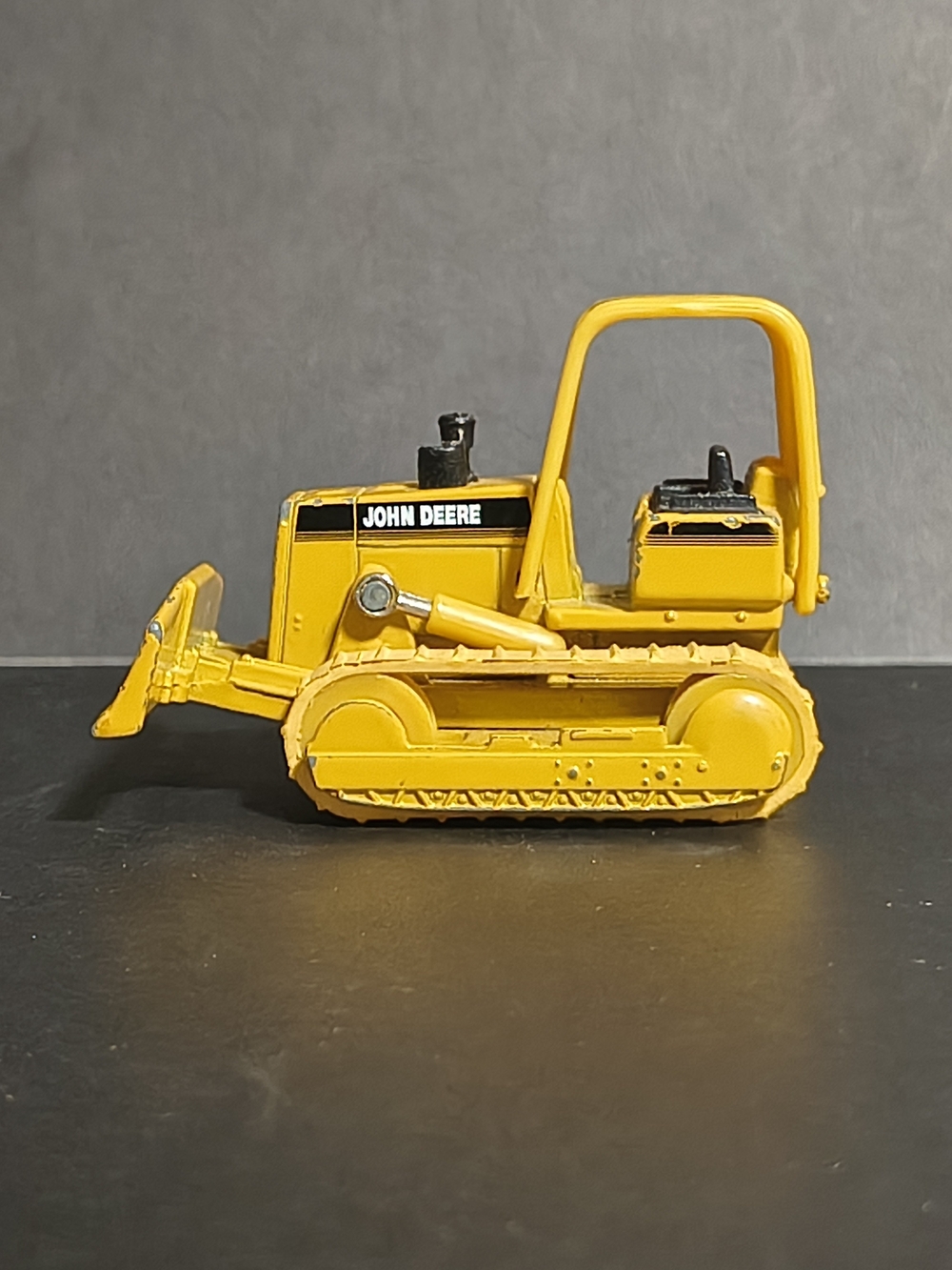 ERTL John Deere Bulldozer Metal Diecast 1:64
